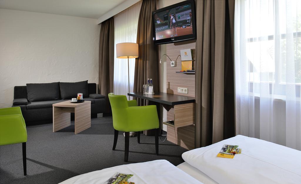Hotel Sonnenhof Pleinfeld Exteriör bild