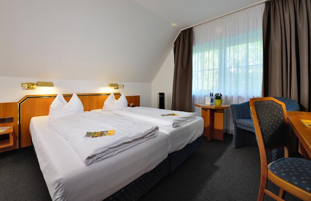 Hotel Sonnenhof Pleinfeld Exteriör bild