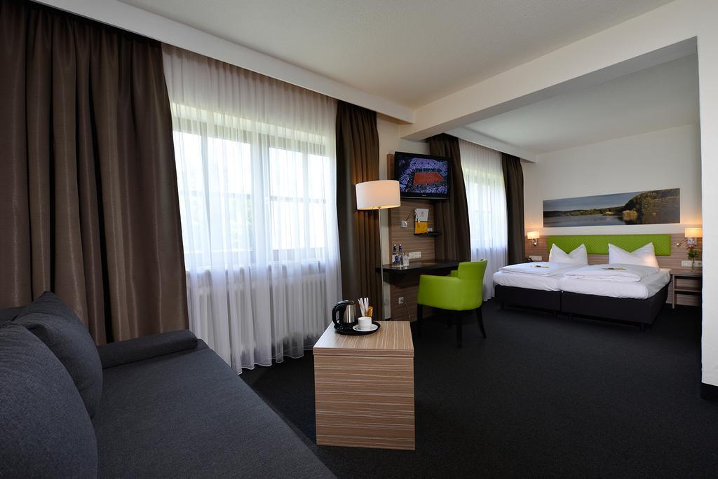 Hotel Sonnenhof Pleinfeld Exteriör bild